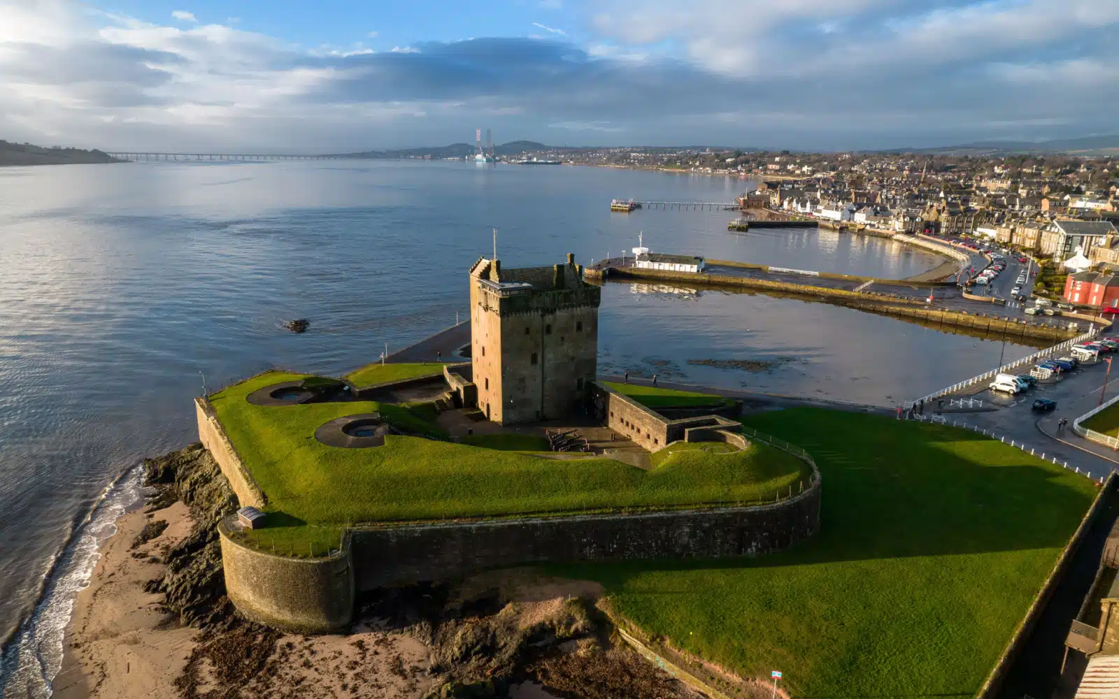 Le château de Brotie sur les rives du fleuve Tay à Brotie Ferry